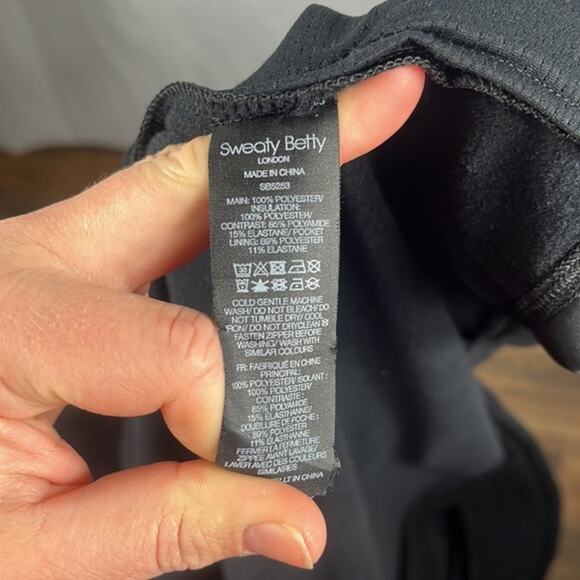 Sweaty Betty Fast Track Thermal Running Jacket in Black. - Picture 11 of 11